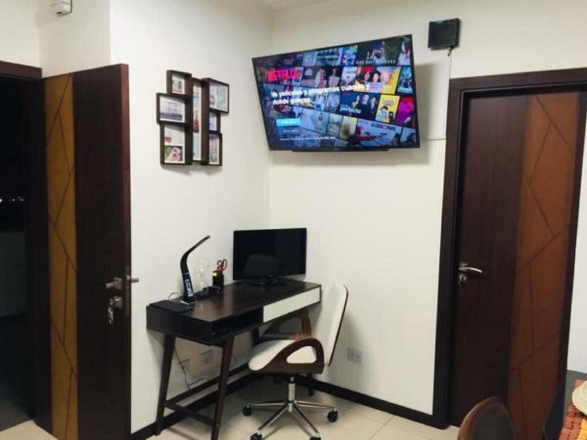 Hermoso Y Unico Apartamento Moderno, En Pleno Centro De Santa Cruz, Con Netflix Wi-Fi De 60 Mb, Estacionamiento Gratis Y Ac En Todos Los Ambientes Santa Cruz de La Sierra Esterno foto