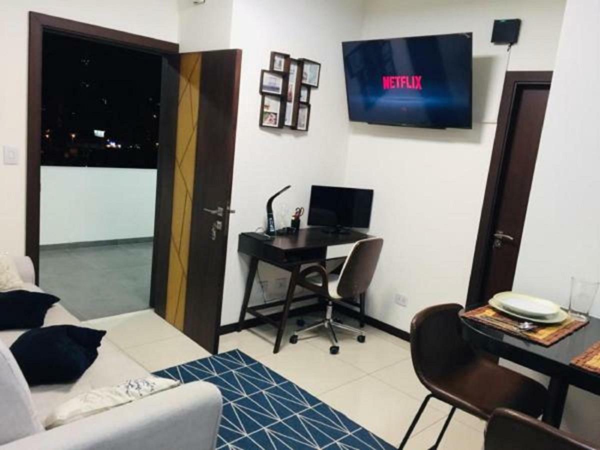 Hermoso Y Unico Apartamento Moderno, En Pleno Centro De Santa Cruz, Con Netflix Wi-Fi De 60 Mb, Estacionamiento Gratis Y Ac En Todos Los Ambientes Santa Cruz de La Sierra Esterno foto