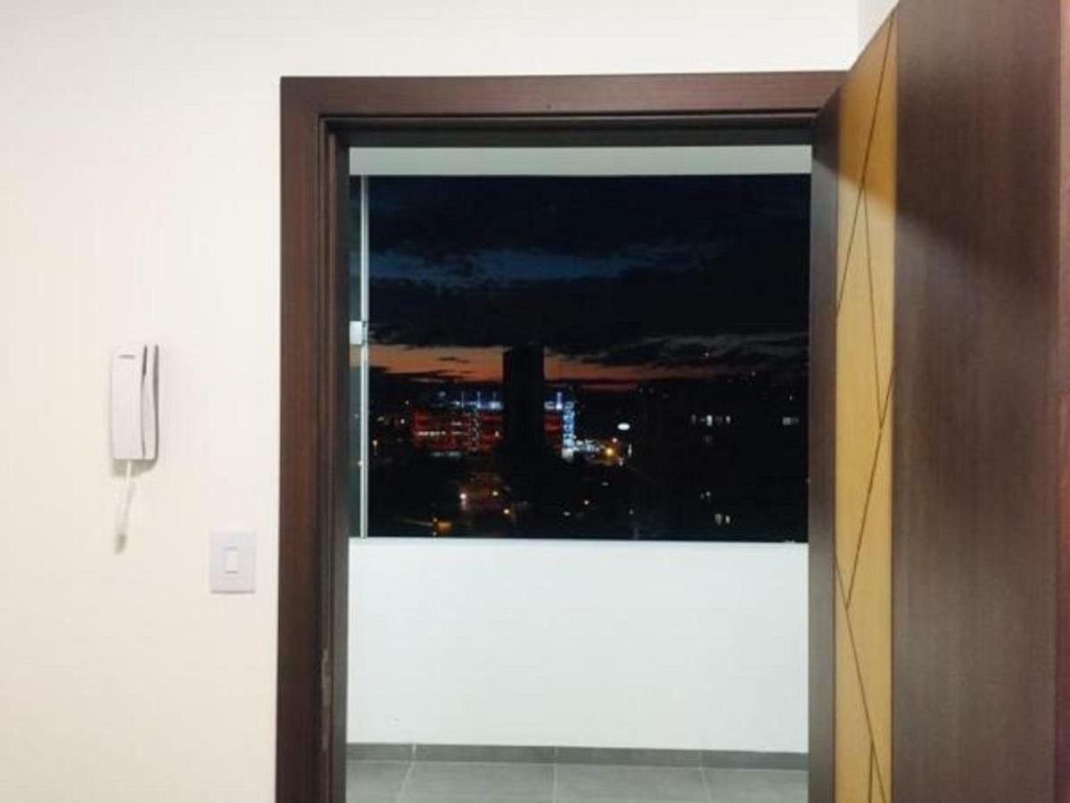 Hermoso Y Unico Apartamento Moderno, En Pleno Centro De Santa Cruz, Con Netflix Wi-Fi De 60 Mb, Estacionamiento Gratis Y Ac En Todos Los Ambientes Santa Cruz de La Sierra Esterno foto