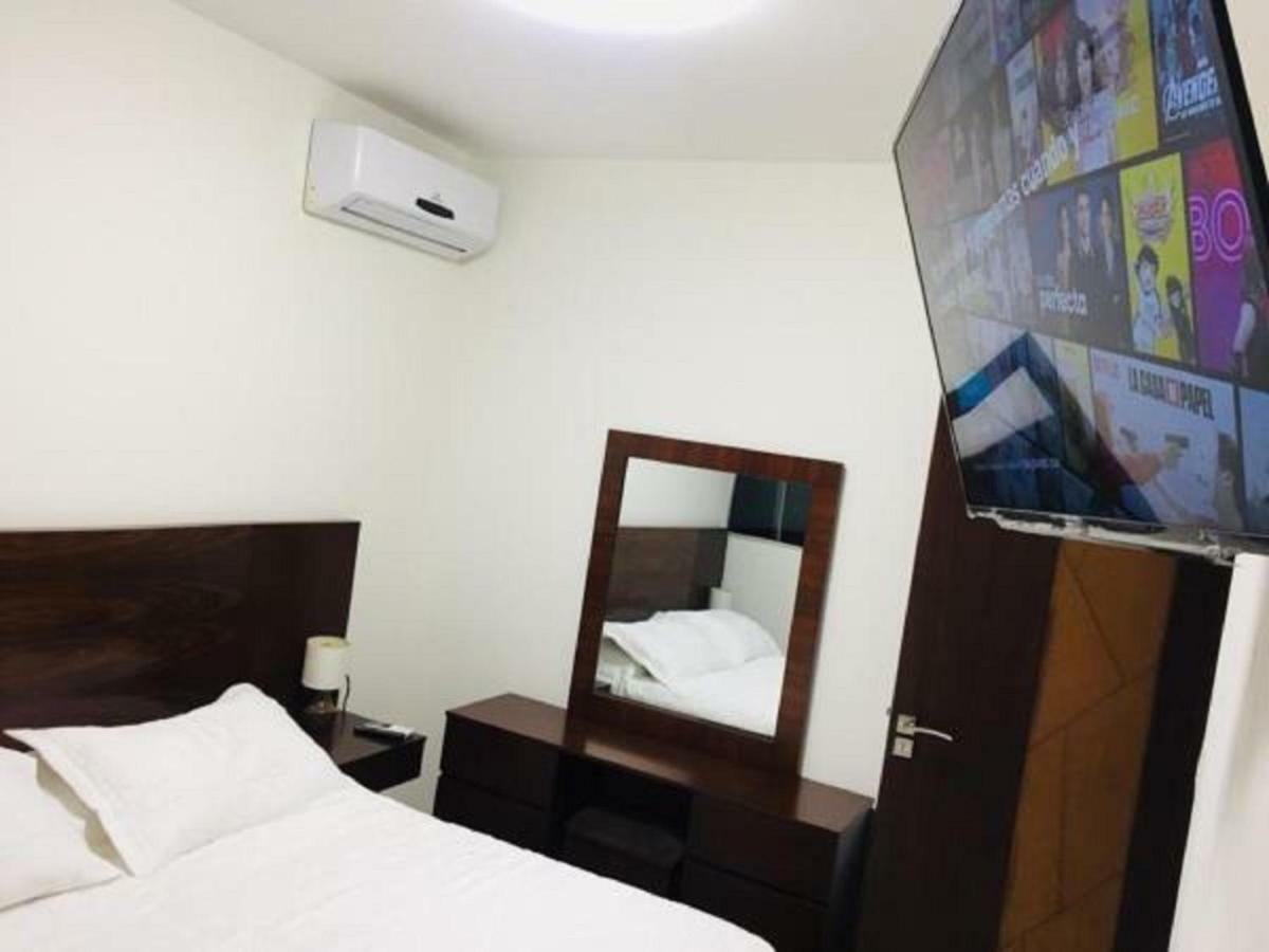 Hermoso Y Unico Apartamento Moderno, En Pleno Centro De Santa Cruz, Con Netflix Wi-Fi De 60 Mb, Estacionamiento Gratis Y Ac En Todos Los Ambientes Santa Cruz de La Sierra Esterno foto